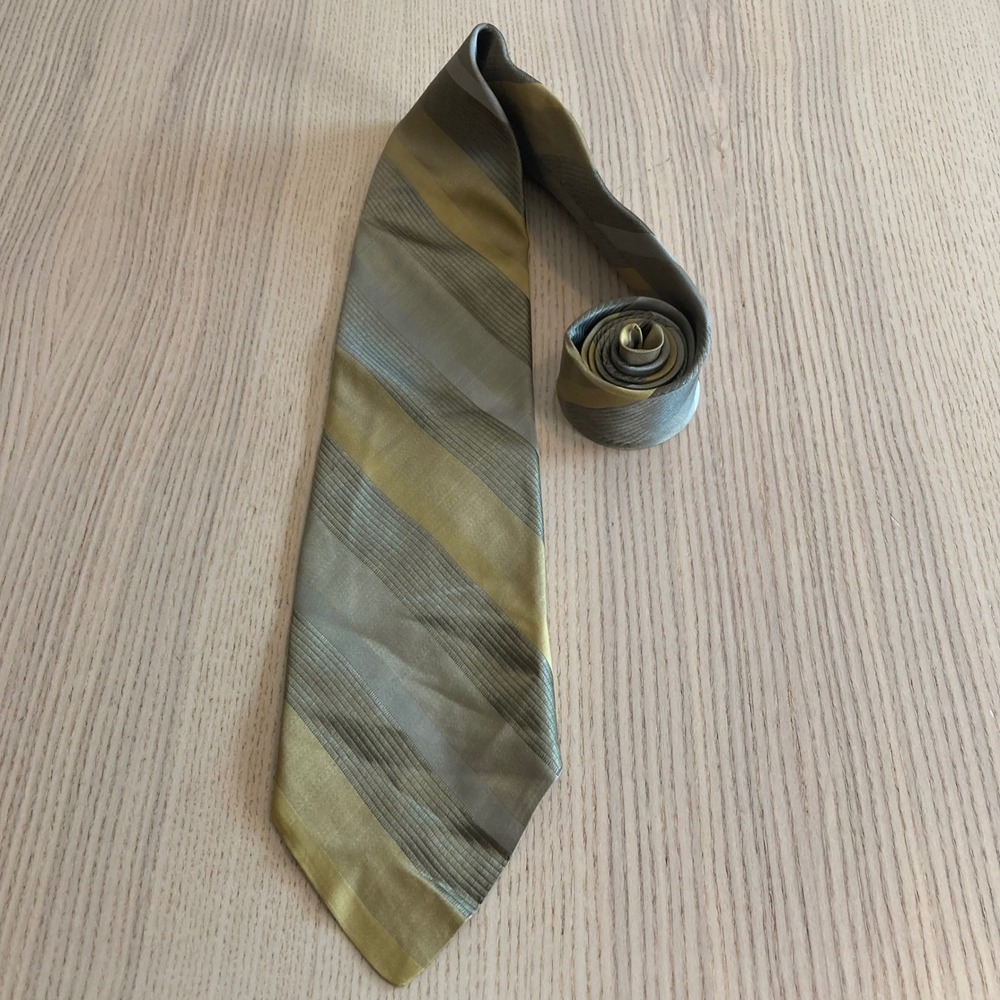 The Hub Clothiers Tie Mens OS Gold Green Striped Silk Blend Vintage Amarillo TX